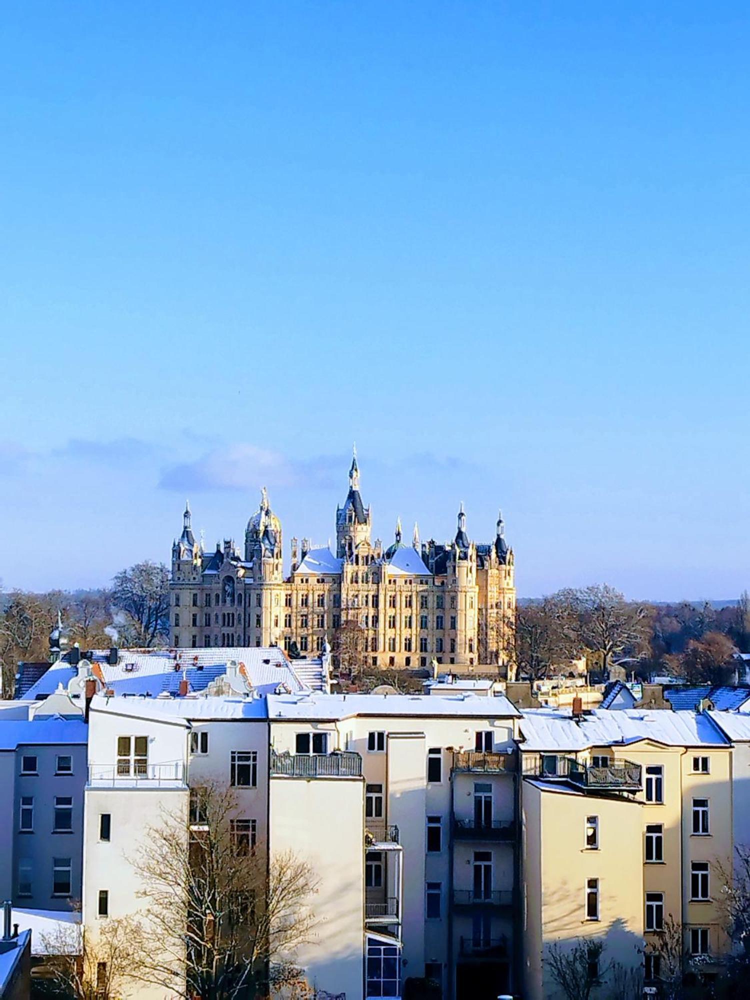 Schlosskoenig - Modernes & Zentrales Apartment Mit Balkon Und Arbeitsplatz Schwerin  Ngoại thất bức ảnh