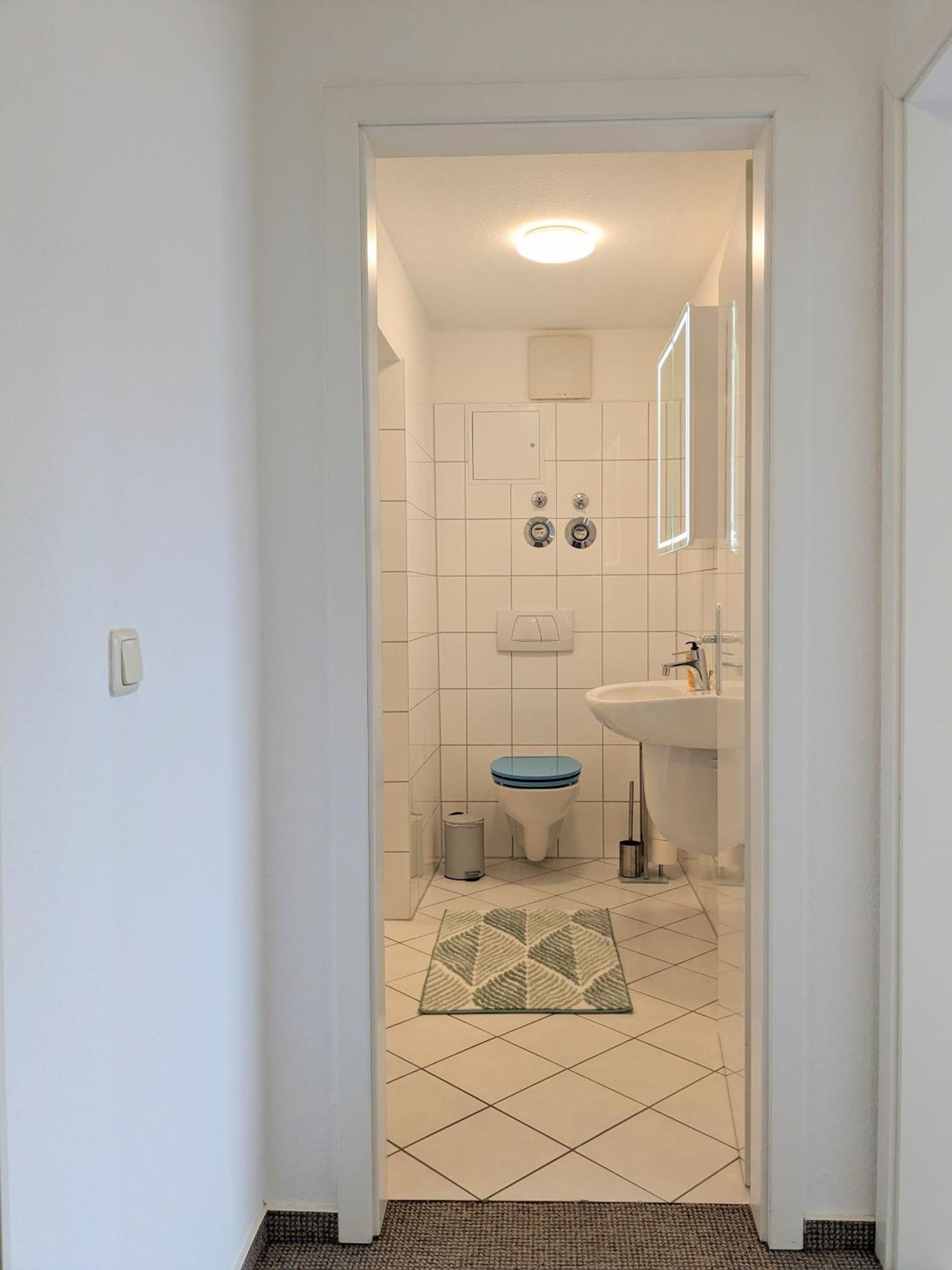 Schlosskoenig - Modernes & Zentrales Apartment Mit Balkon Und Arbeitsplatz Schwerin  Phòng bức ảnh